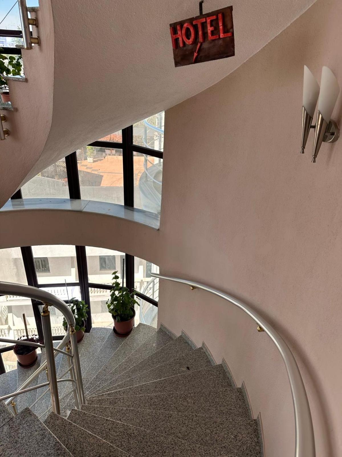 Grand Hotel Krujë Eksteriør bilde